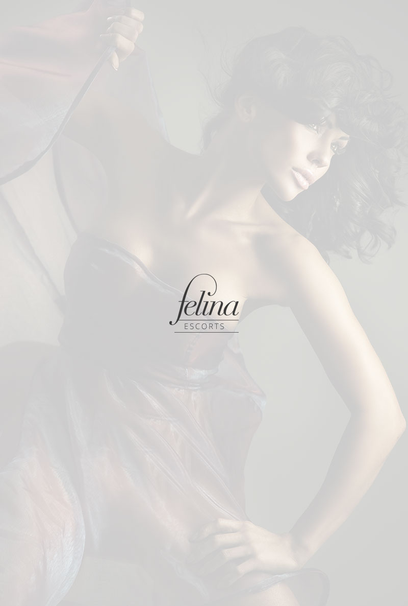 Johana-corta-valenciana-giovane-troia-in-red-lingerie-profondità